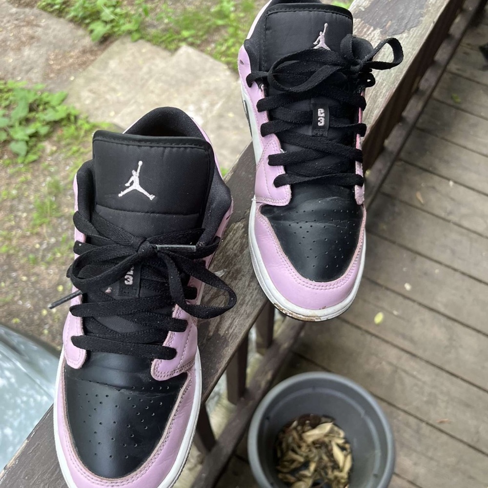 Air Jordan 1 Low GS 'Light Arctic Pink' - Picture 2 of 3